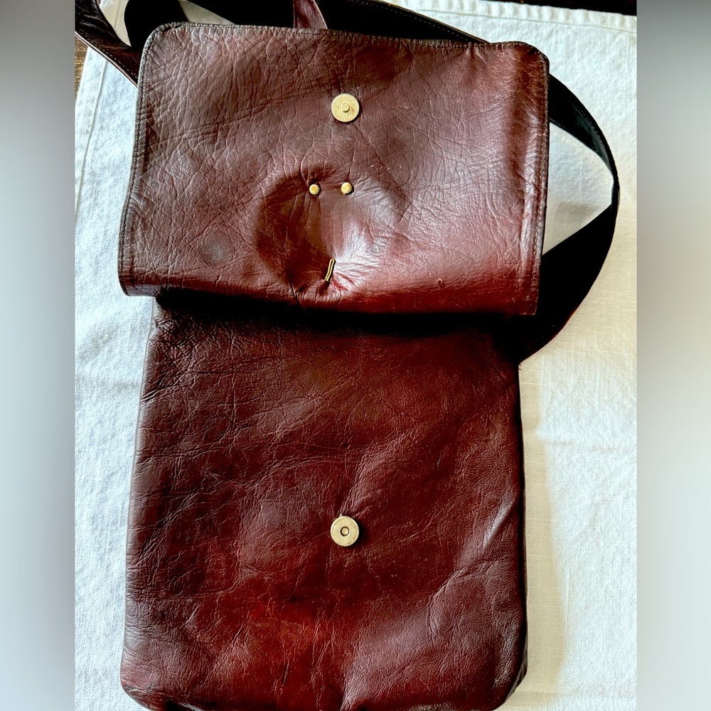 Elegant Brown Leather Women's Crossbody Bag